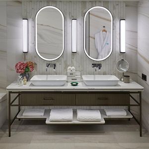 Lake View Tower Suite
